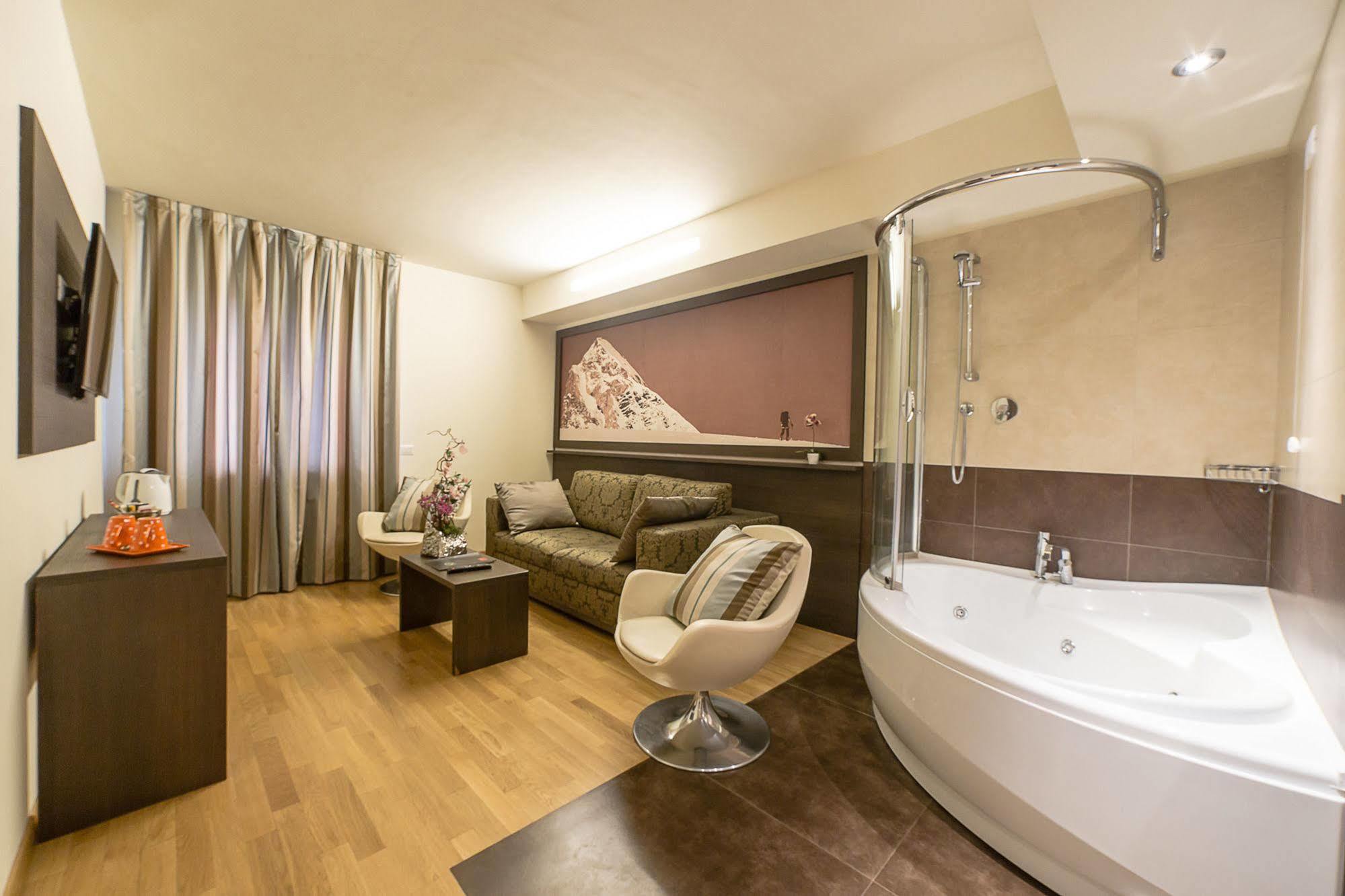 Hb Aosta Hotel & Balcony Spa Экстерьер фото